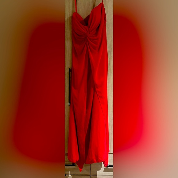 Gown used for wedding - Picture 4 of 6